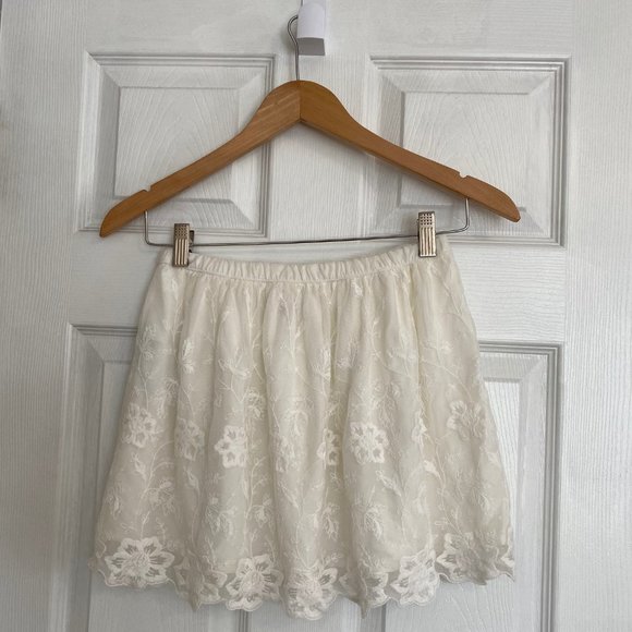 Abercrombie Kids Cream Floral Lace Skirt - Picture 2 of 3